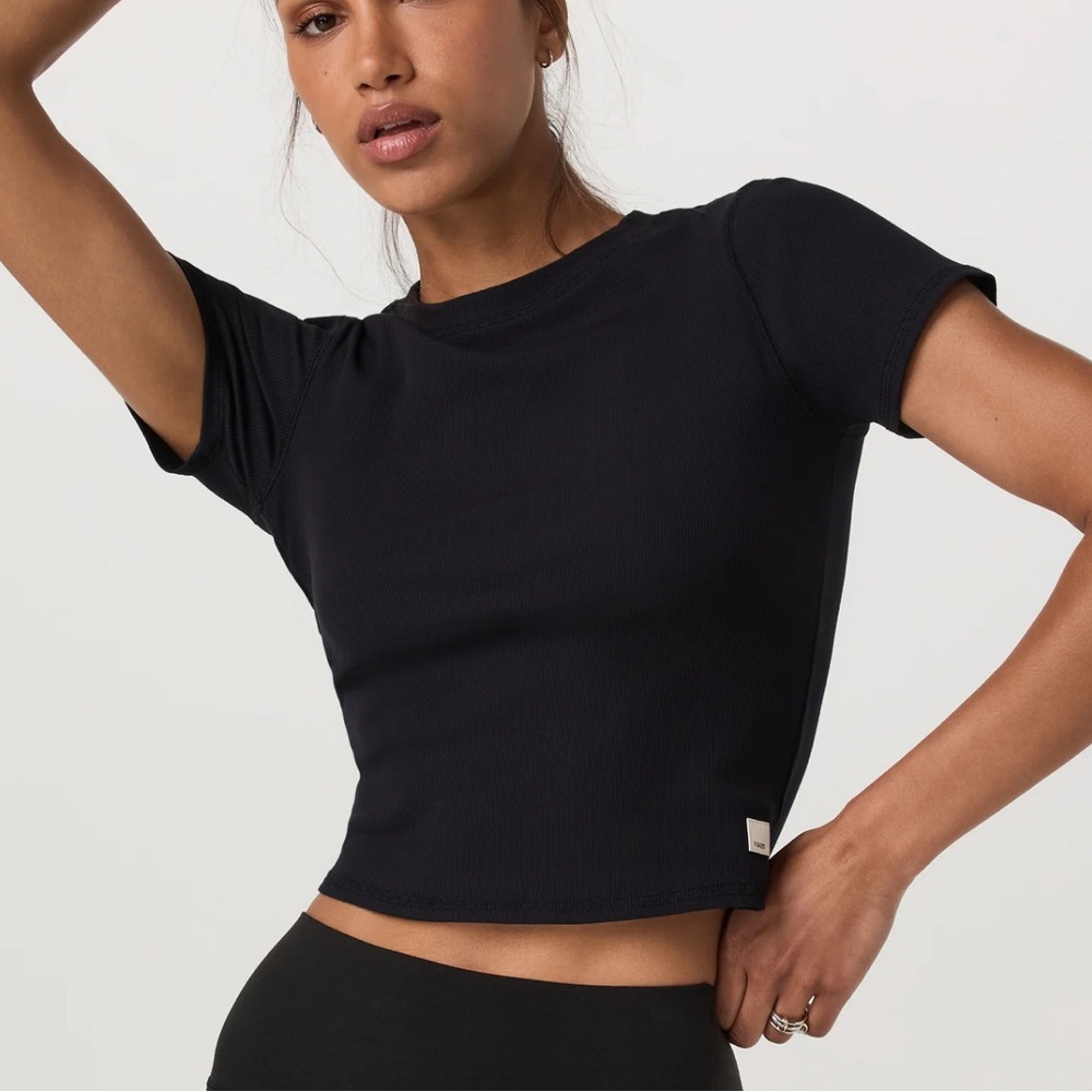 Vuori Pose Fitted Tee Top black